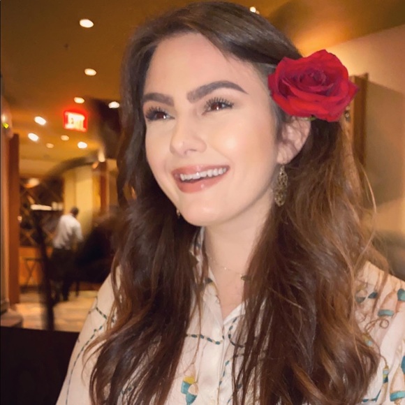 Meet your Posher, Kayla - Picture 4 of 4